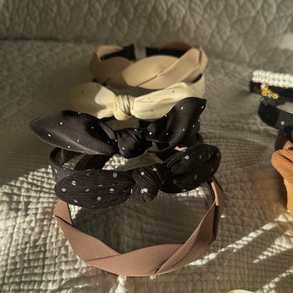 24 piece Elegant Women's Hair Accessories Set - Black, Cream, Brown - Picture 4 of 6